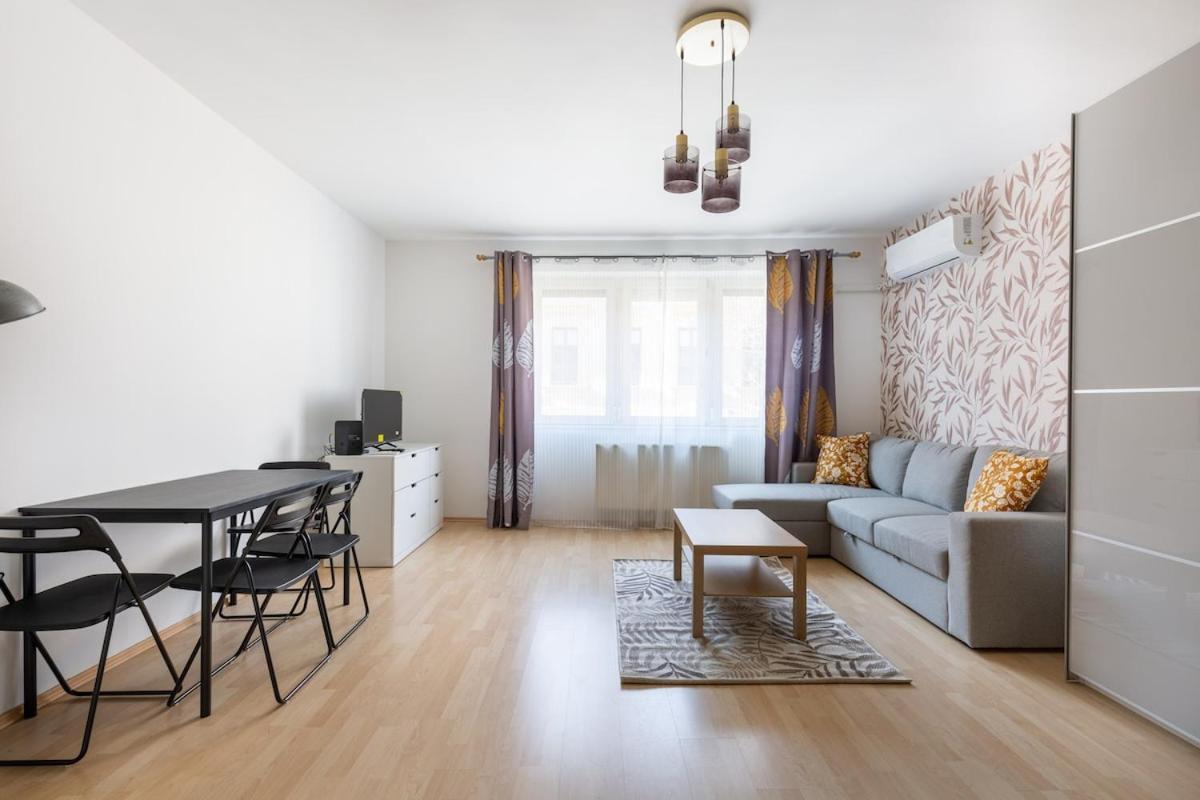 Fut26 Peaceful, Stylish Behind Corvin Plaza * Budapest