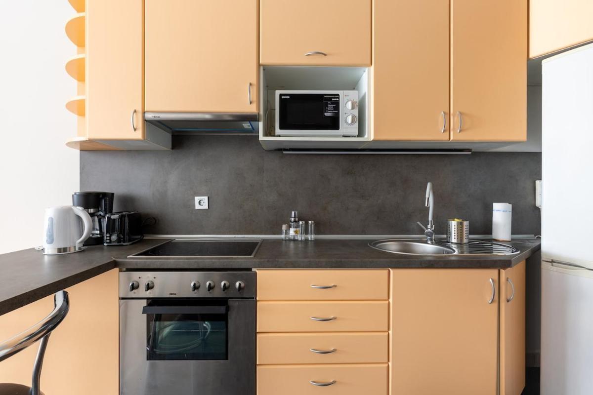 Fut26 Peaceful, Stylish Behind Corvin Plaza Apartman