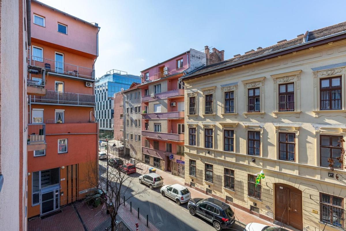 Fut26 Peaceful, Stylish Behind Corvin Plaza Budapest