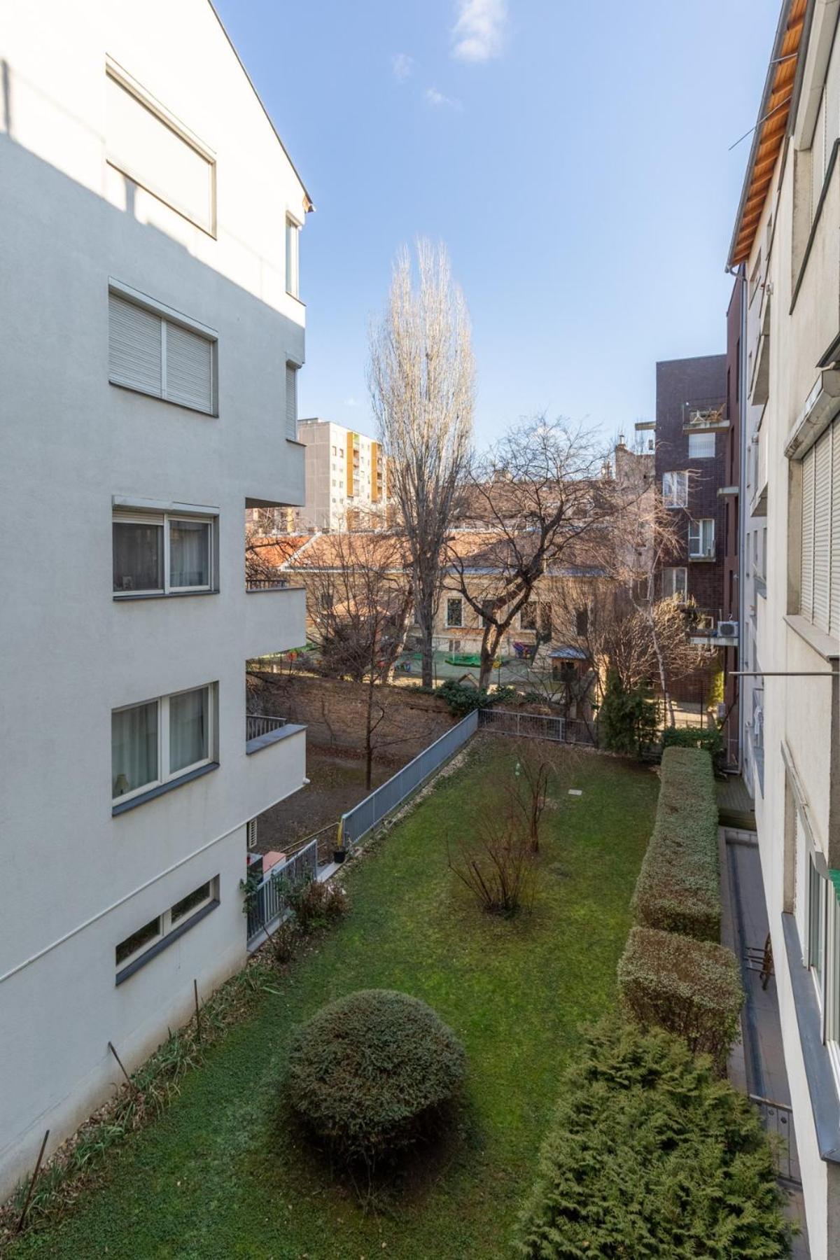 Fut26 Peaceful, Stylish Behind Corvin Plaza Apartment Budapest