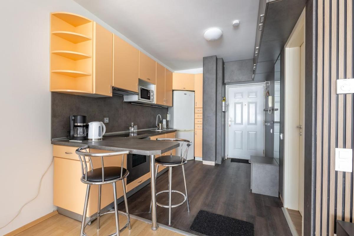 Fut26 Peaceful, Stylish Behind Corvin Plaza Apartment Budapest