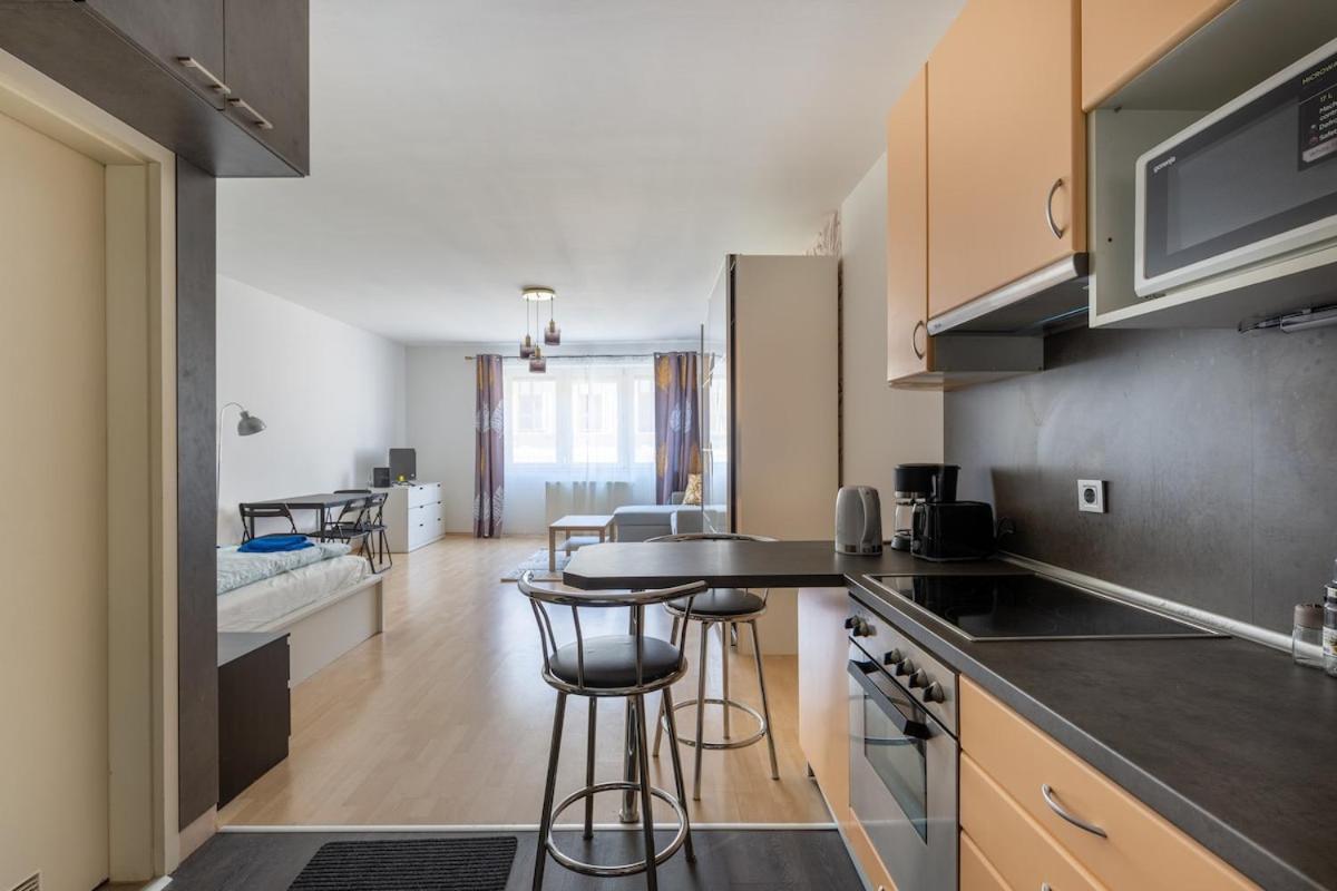 Fut26 Peaceful, Stylish Behind Corvin Plaza Budapest