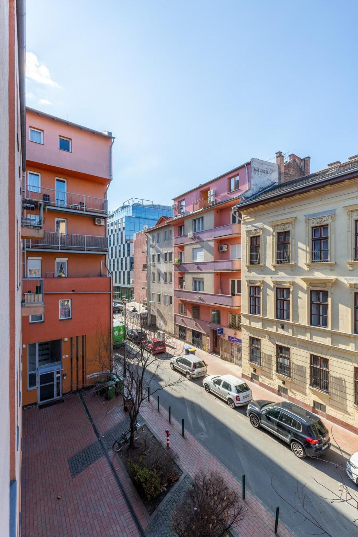 Apartment Fut26 Peaceful, Stylish Behind Corvin Plaza Budapest